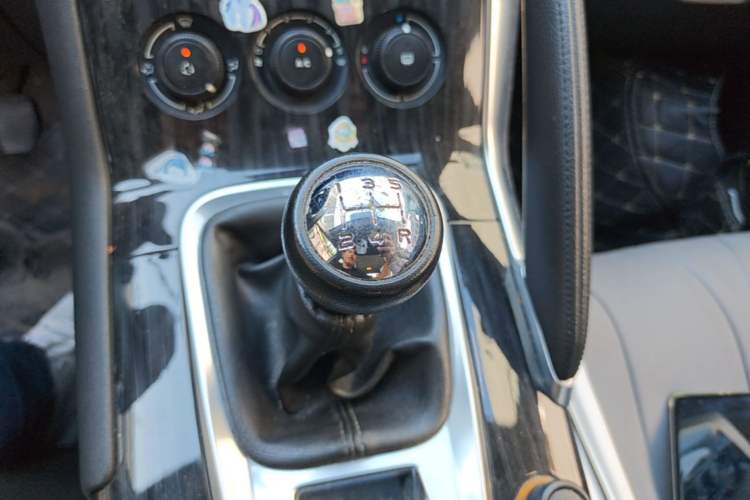 Used Peugeot 3008 2013 2.0L Manual Classic Edition Gear Lever
