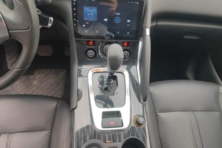 Used Peugeot 3008 2013 1.6THP Automatic Prestige Edition Gear Lever