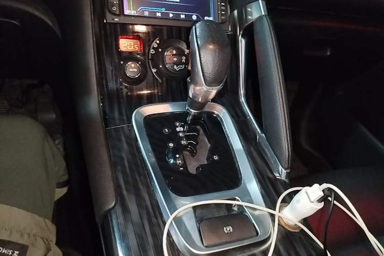 Used Peugeot 3008 2013 2.0L Automatic Trend Edition Gear Lever