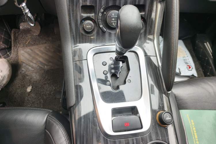 Used Peugeot 3008 2013 2.0L Automatic Trend Edition Gear Lever