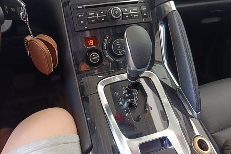 Used Peugeot 3008 2013 1.6THP Automatic Trend Edition Gear Lever