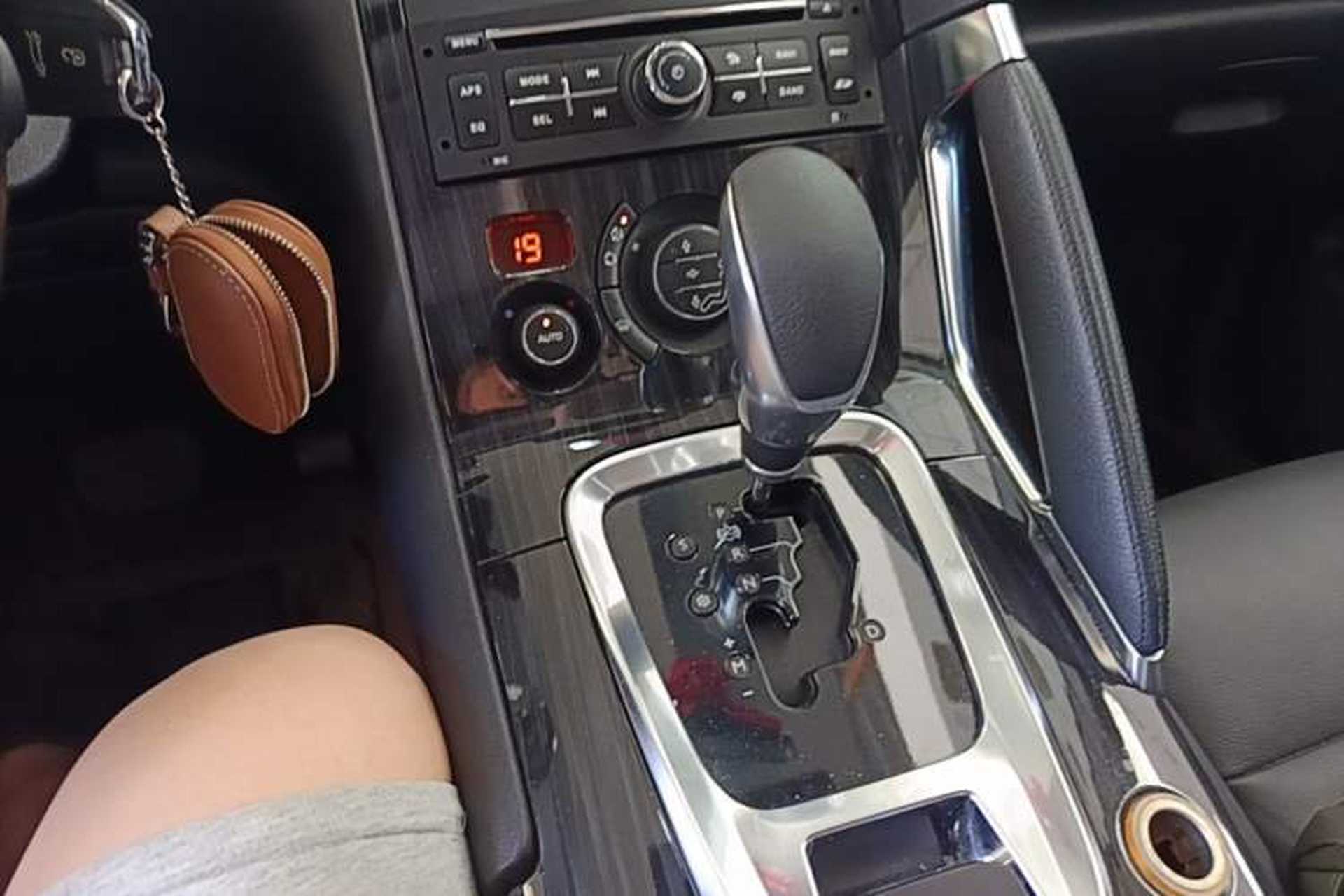 Used Peugeot 3008 2013 1.6THP Automatic Trend Edition Gear Lever