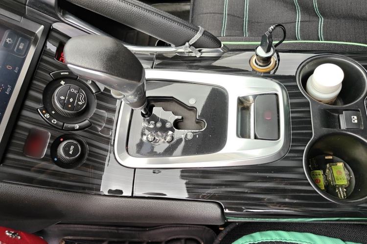 Used Peugeot 3008 2013 2.0L Automatic Trend Edition Gear Lever