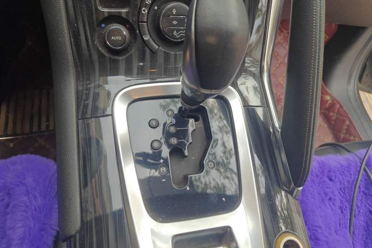 Used Peugeot 3008 2013 1.6THP Automatic Trend Edition Gear Lever