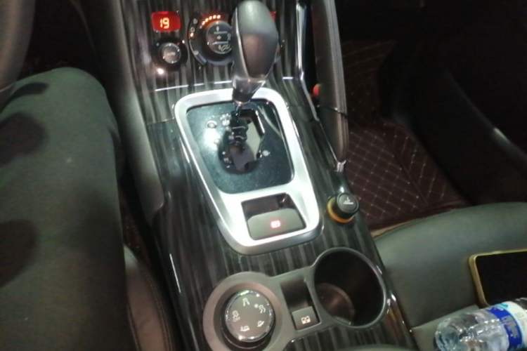 Used Peugeot 3008 2013 1.6THP Automatic Prestige Edition Gear Lever