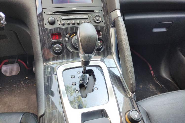 Used Peugeot 3008 2013 2.0L Automatic Trend Edition Gear Lever