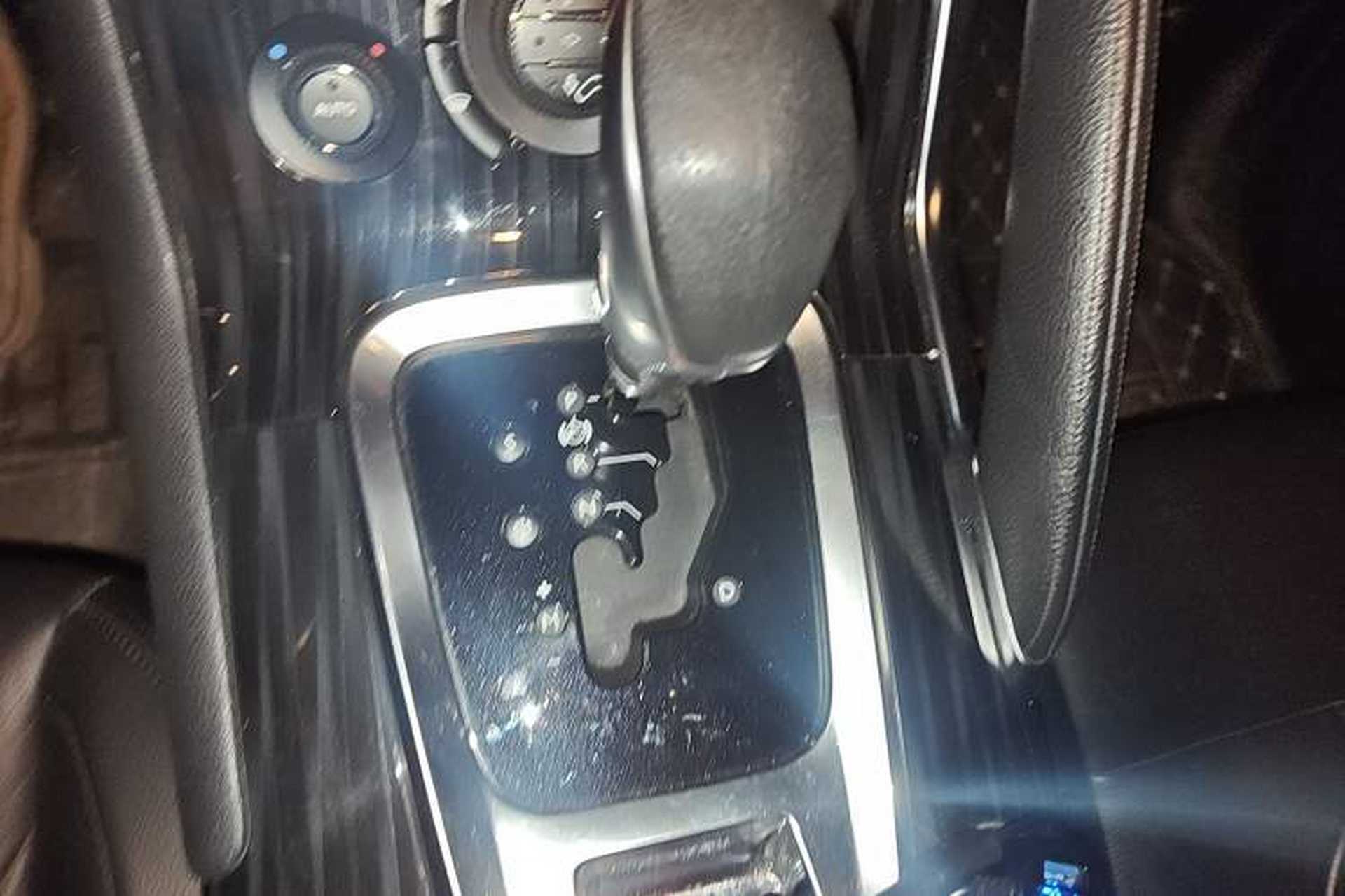 Used Peugeot 3008 2013 2.0L Automatic Trend Edition Gear Lever