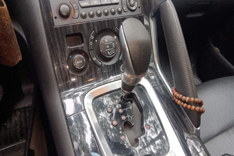 Used Peugeot 3008 2013 2.0L Automatic Trend Edition Gear Lever