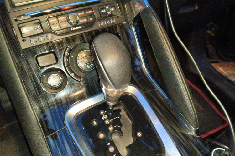 Used Peugeot 3008 2013 1.6THP Automatic Prestige Edition Gear Lever