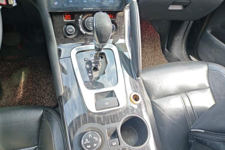 Used Peugeot 3008 2013 1.6THP Automatic Prestige Edition Gear Lever