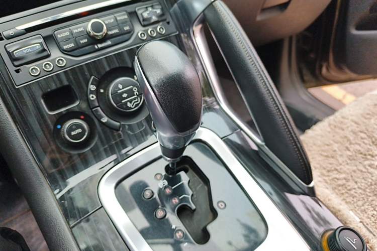 Used Peugeot 3008 2013 1.6THP Automatic Prestige Edition Gear Lever