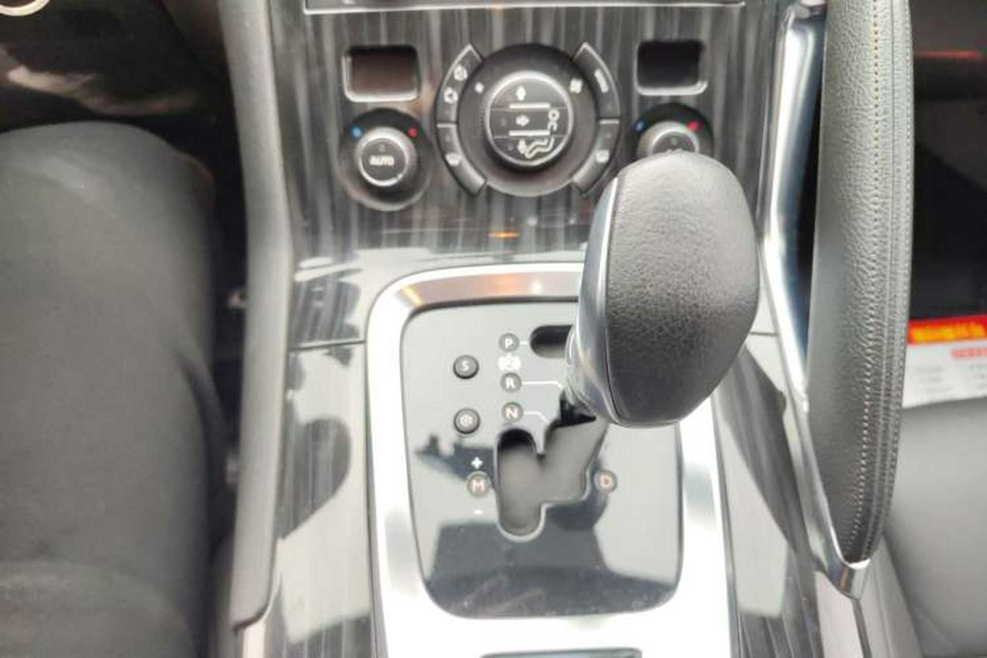 Used Peugeot 3008 2013 2.0L Automatic Trend Edition Gear Lever