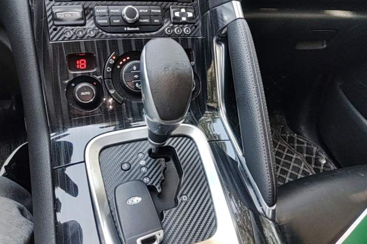 Used Peugeot 3008 2013 1.6THP Automatic Prestige Edition Gear Lever