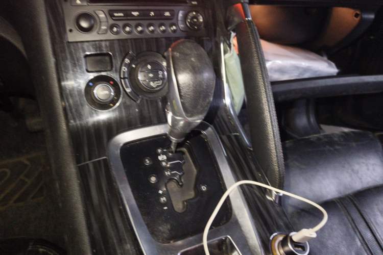 Used Peugeot 3008 2013 2.0L Automatic Trend Edition Gear Lever