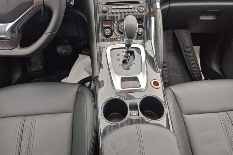 Used Peugeot 3008 2013 2.0L Automatic Trend Edition Gear Lever