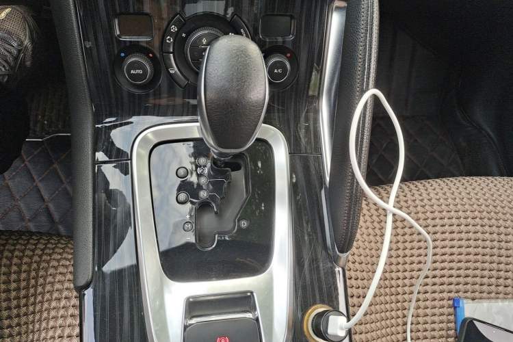 Used Peugeot 3008 2013 1.6THP Automatic Prestige Edition Gear Lever