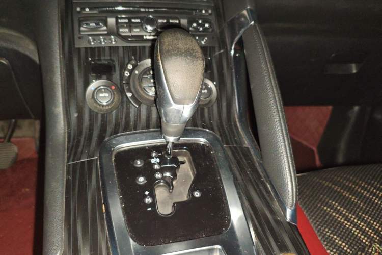 Used Peugeot 3008 2013 1.6THP Roland Garros Edition Gear Lever