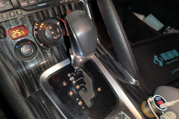 Used Peugeot 3008 2013 1.6THP Automatic Prestige Edition Gear Lever