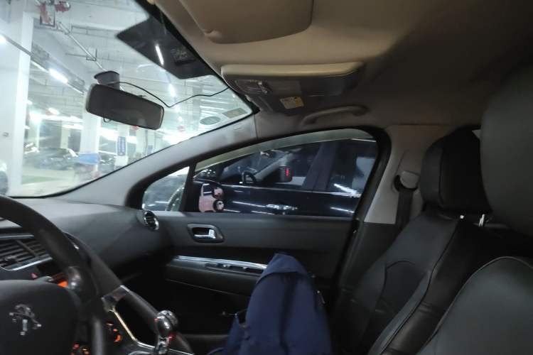 Used Peugeot 3008 2013 2.0L Manual Classic Edition Headliner