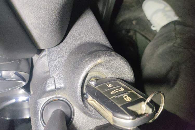 Used Peugeot 3008 2013 2.0L Automatic Classic Edition Interior 1