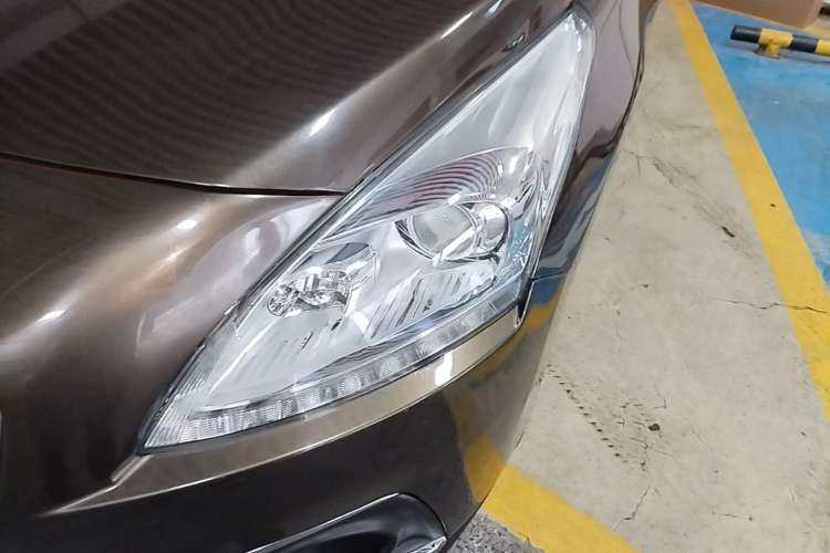 Used Peugeot 3008 2013 2.0L Automatic Trend Edition Left Front Headlight