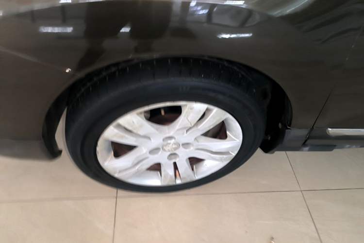 Used Peugeot 3008 2013 2.0L Automatic Classic Edition Left Front Wheel Hub