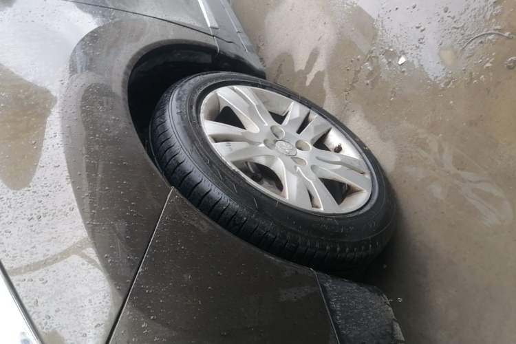 Used Peugeot 3008 2013 1.6THP Automatic Prestige Edition Left Front Wheel Hub