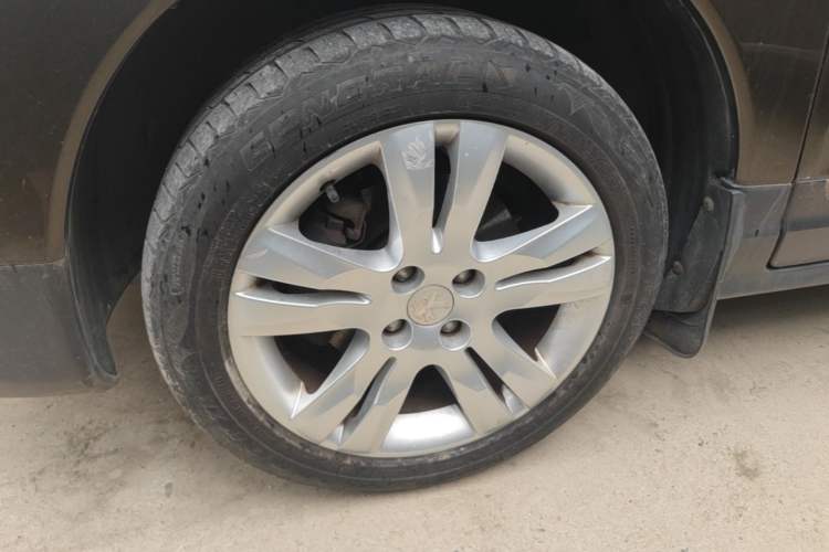 Used Peugeot 3008 2013 1.6THP Automatic Prestige Edition Left Front Wheel Hub