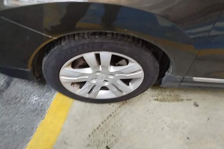 Used Peugeot 3008 2013 2.0L Automatic Trend Edition Left Front Wheel Hub