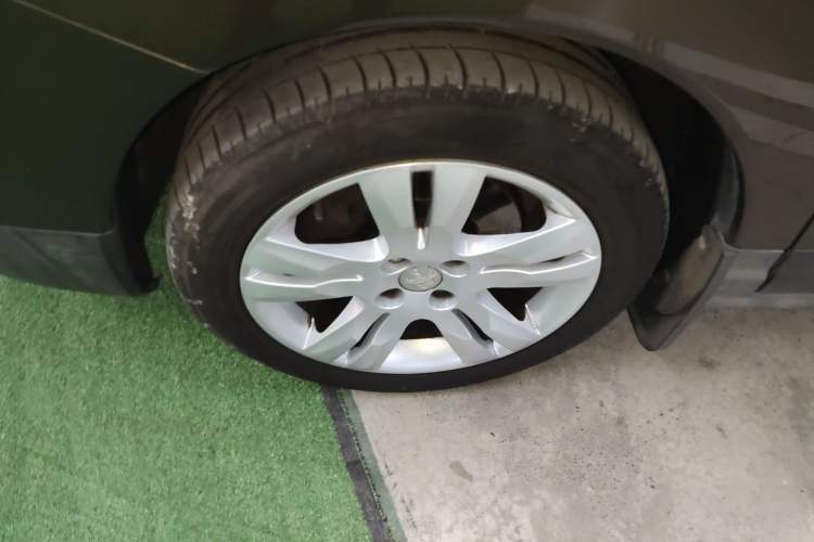 Used Peugeot 3008 2013 2.0L Manual Classic Edition Left Front Wheel Hub