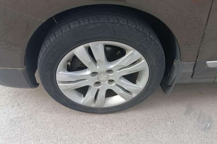Used Peugeot 3008 2013 2.0L Automatic Trend Edition Left Front Wheel Hub