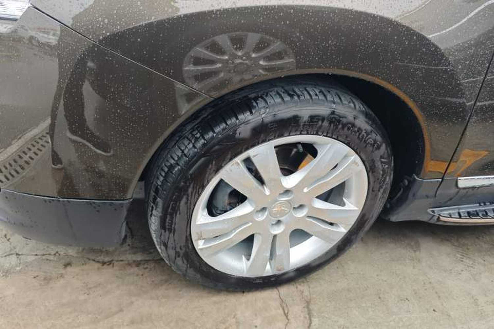 Used Peugeot 3008 2013 2.0L Automatic Trend Edition Left Front Wheel Hub