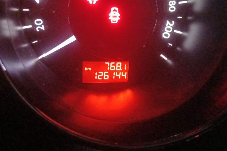 Used Peugeot 3008 2013 1.6THP Automatic Prestige Edition Odometer Close Up