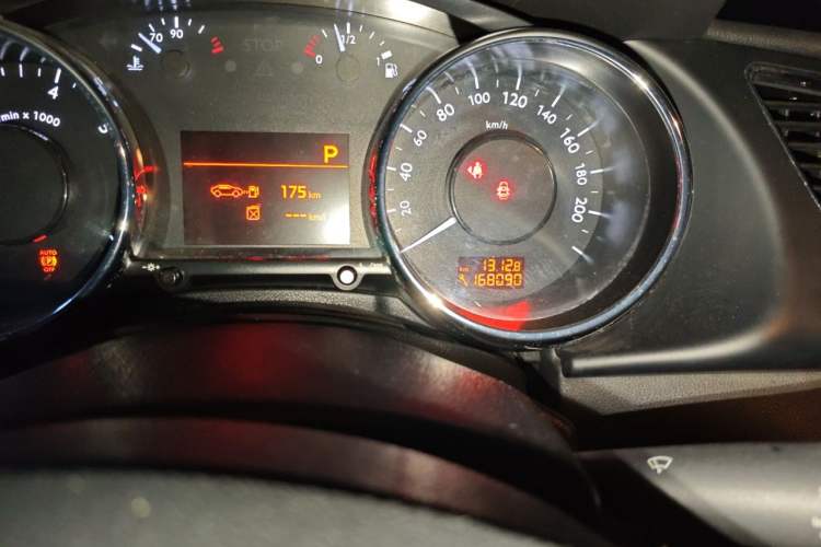 Used Peugeot 3008 2013 1.6THP Automatic Trend Edition Odometer Close Up