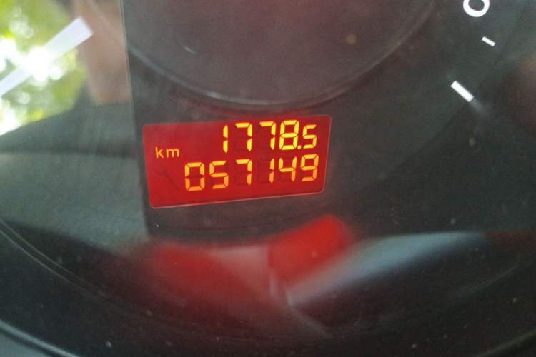 Used Peugeot 3008 2013 1.6THP Automatic Prestige Edition Odometer Close Up