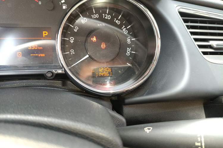 Used Peugeot 3008 2013 1.6THP Automatic Prestige Edition Odometer Close Up