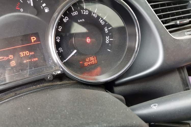 Used Peugeot 3008 2013 1.6THP Automatic Prestige Edition Odometer Close Up