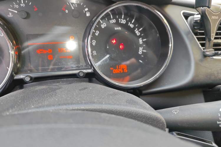 Used Peugeot 3008 2013 2.0L Automatic Trend Edition Odometer Close Up
