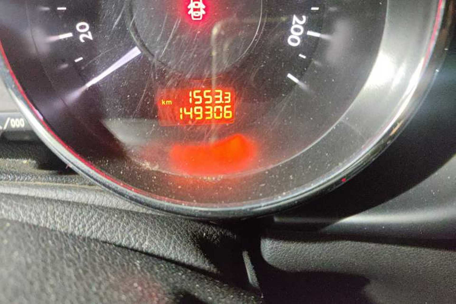 Used Peugeot 3008 2013 2.0L Automatic Classic Edition Odometer Close Up
