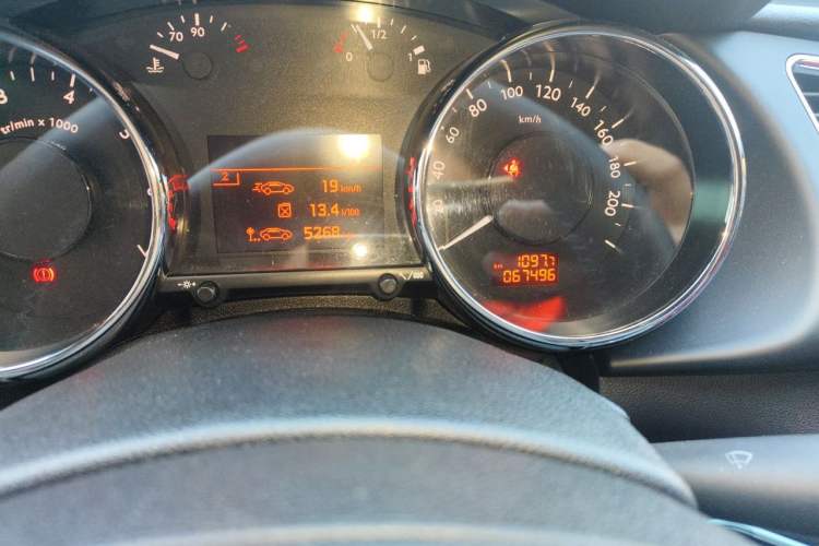 Used Peugeot 3008 2013 2.0L Automatic Trend Edition Odometer Close Up