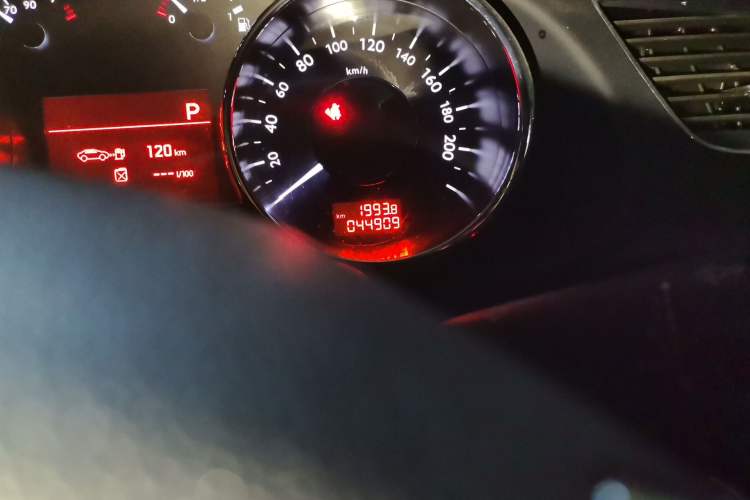 Used Peugeot 3008 2013 1.6THP Automatic Prestige Edition Odometer Close Up