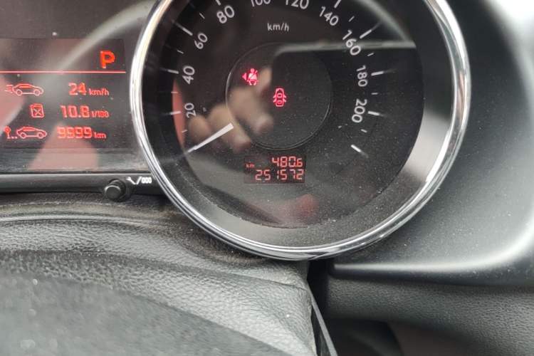 Used Peugeot 3008 2013 1.6THP Automatic Prestige Edition Odometer Close Up