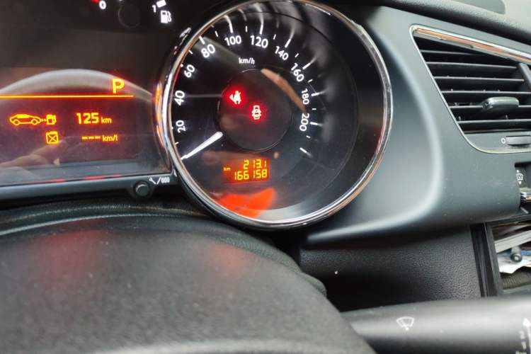 Used Peugeot 3008 2013 1.6THP Automatic Prestige Edition Odometer Close Up