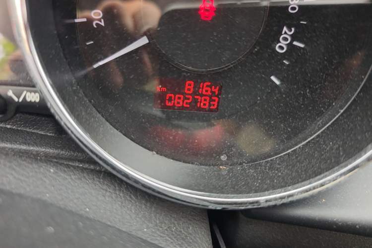 Used Peugeot 3008 2013 1.6THP Automatic Prestige Edition Odometer Close Up