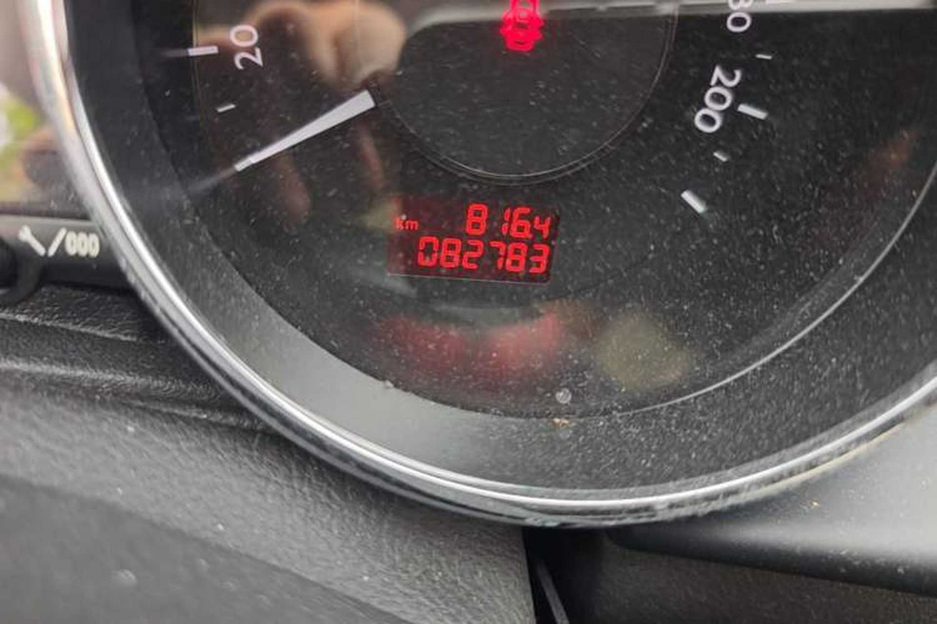 Used Peugeot 3008 2013 1.6THP Automatic Prestige Edition Odometer Close Up