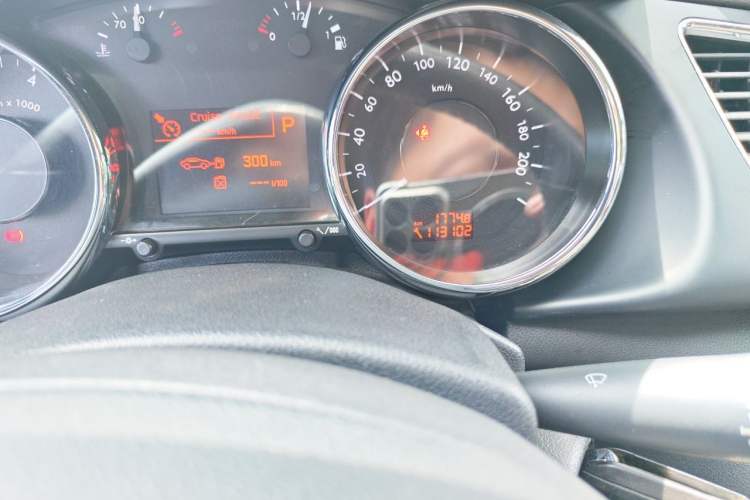 Used Peugeot 3008 2013 2.0L Automatic Trend Edition Odometer Close Up