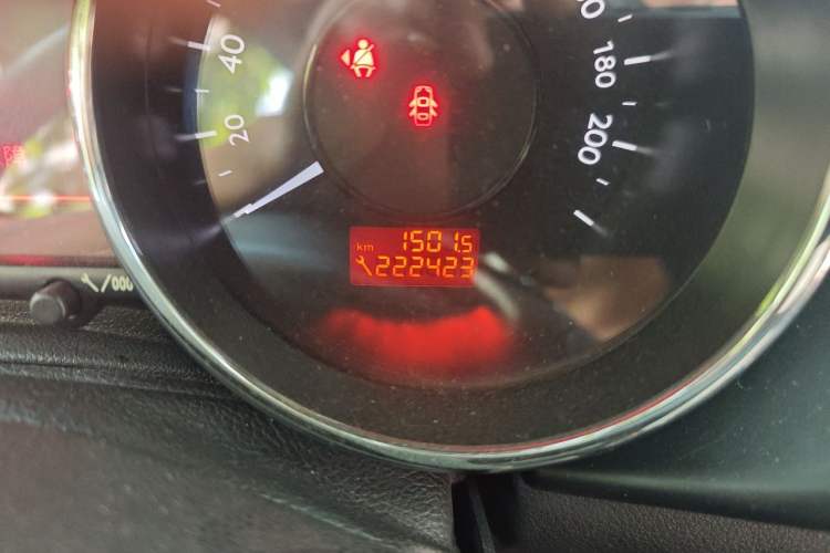 Used Peugeot 3008 2013 1.6THP Roland Garros Edition Odometer Close Up