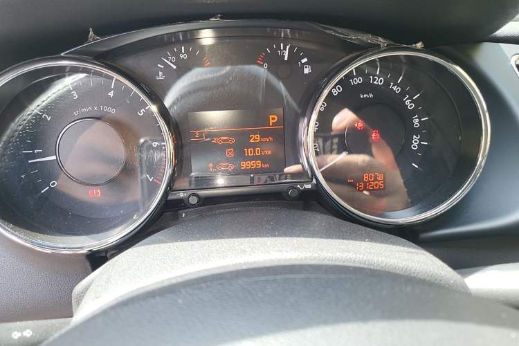 Used Peugeot 3008 2013 1.6THP Automatic Prestige Edition Odometer Close Up