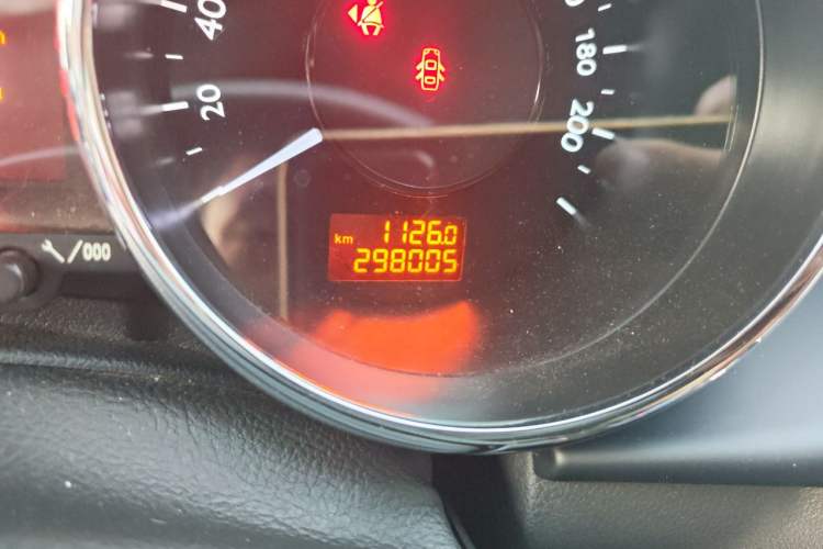 Used Peugeot 3008 2013 2.0L Automatic Trend Edition Odometer Close Up