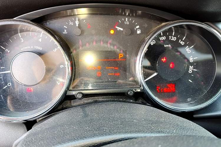 Used Peugeot 3008 2013 2.0L Automatic Trend Edition Odometer Close Up
